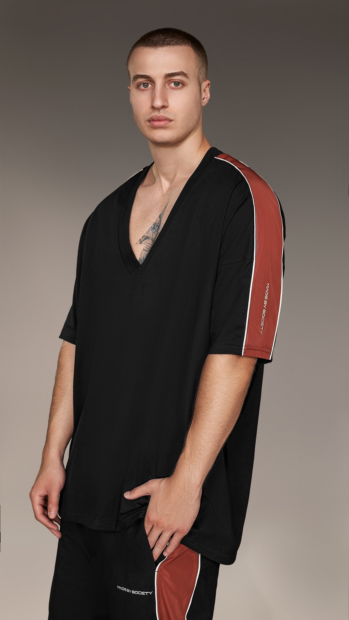 Deep V-neck T-shirt - T16675