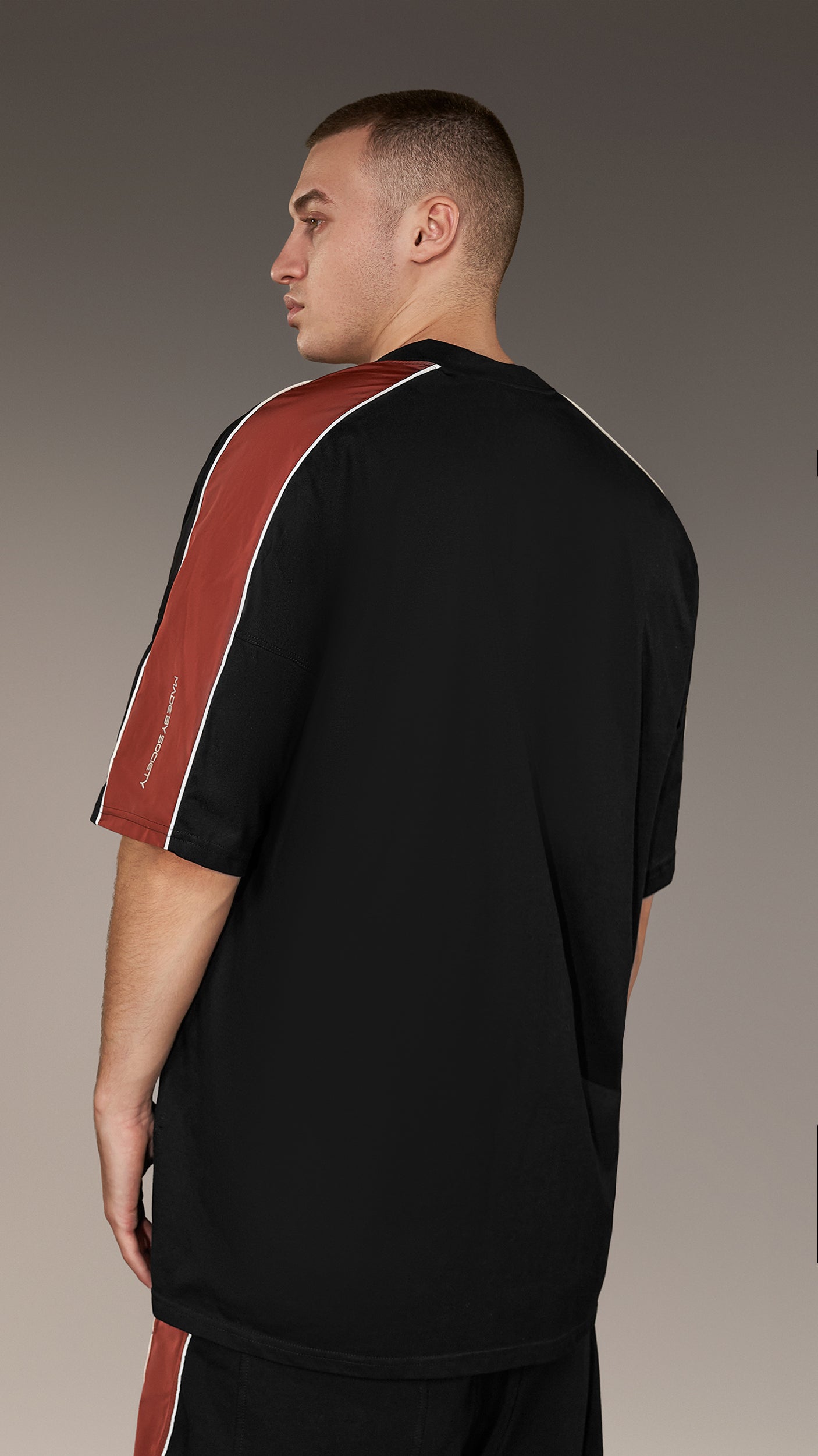 Deep V-neck T-shirt - T16675