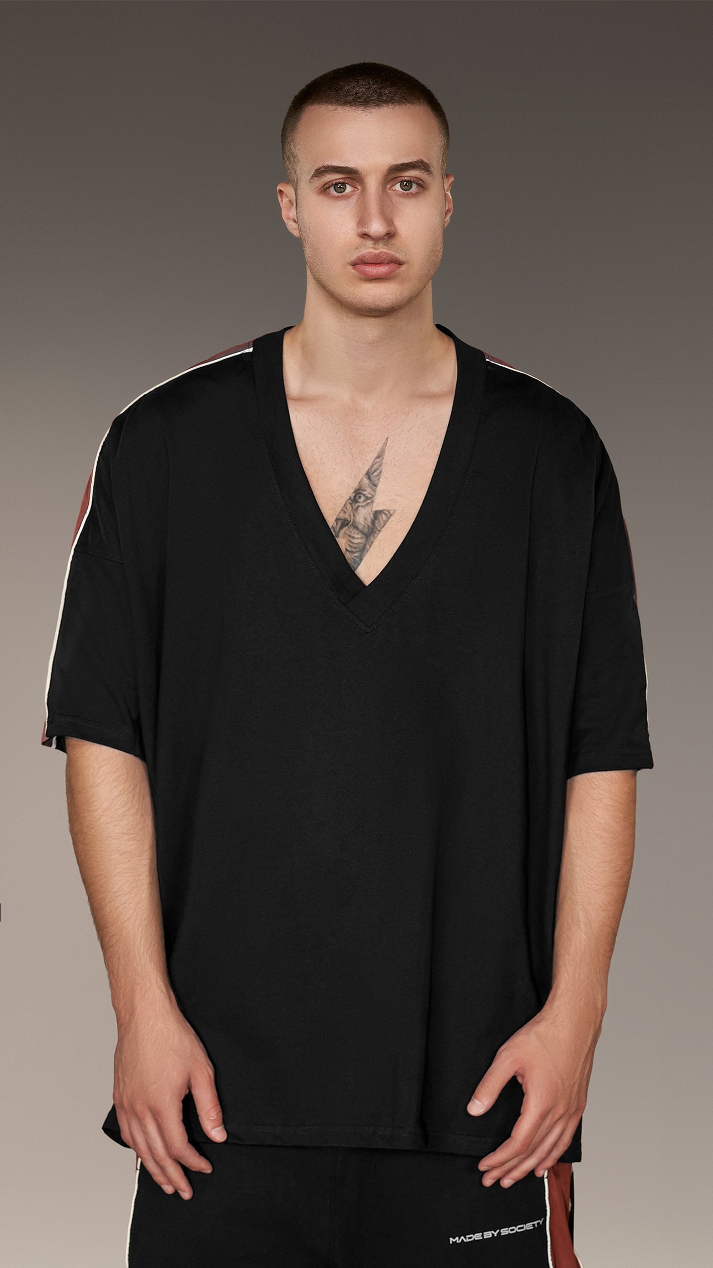 Deep V-neck T-shirt - T16675