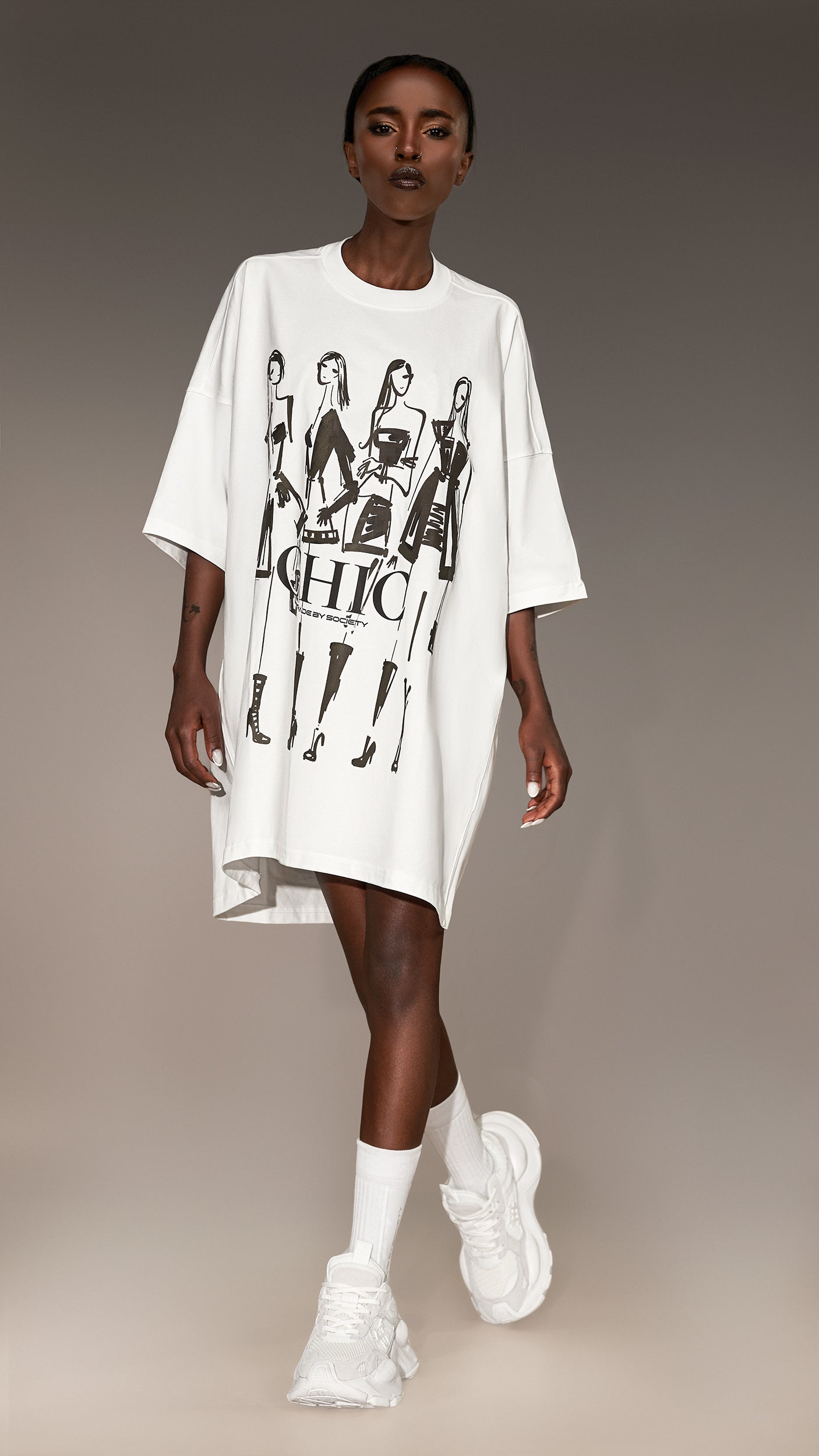"CHIC" Oversized T-Shirt - T26346