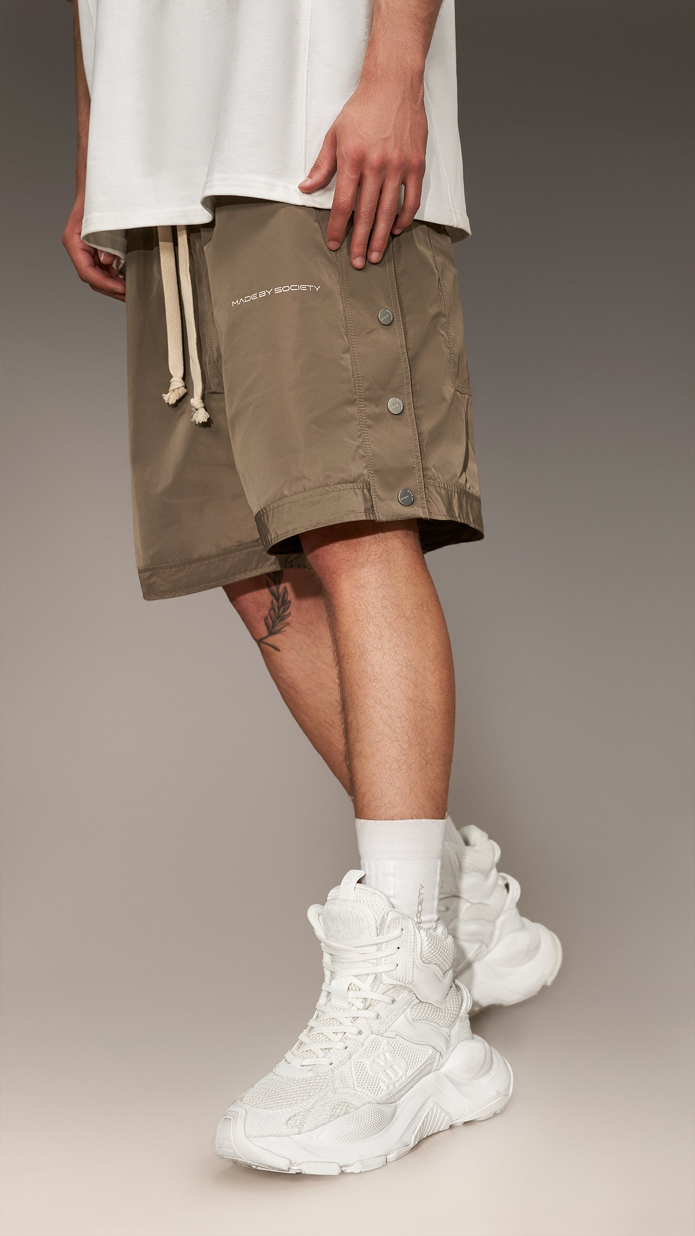 Bermuda Shorts with Studs - B16310
