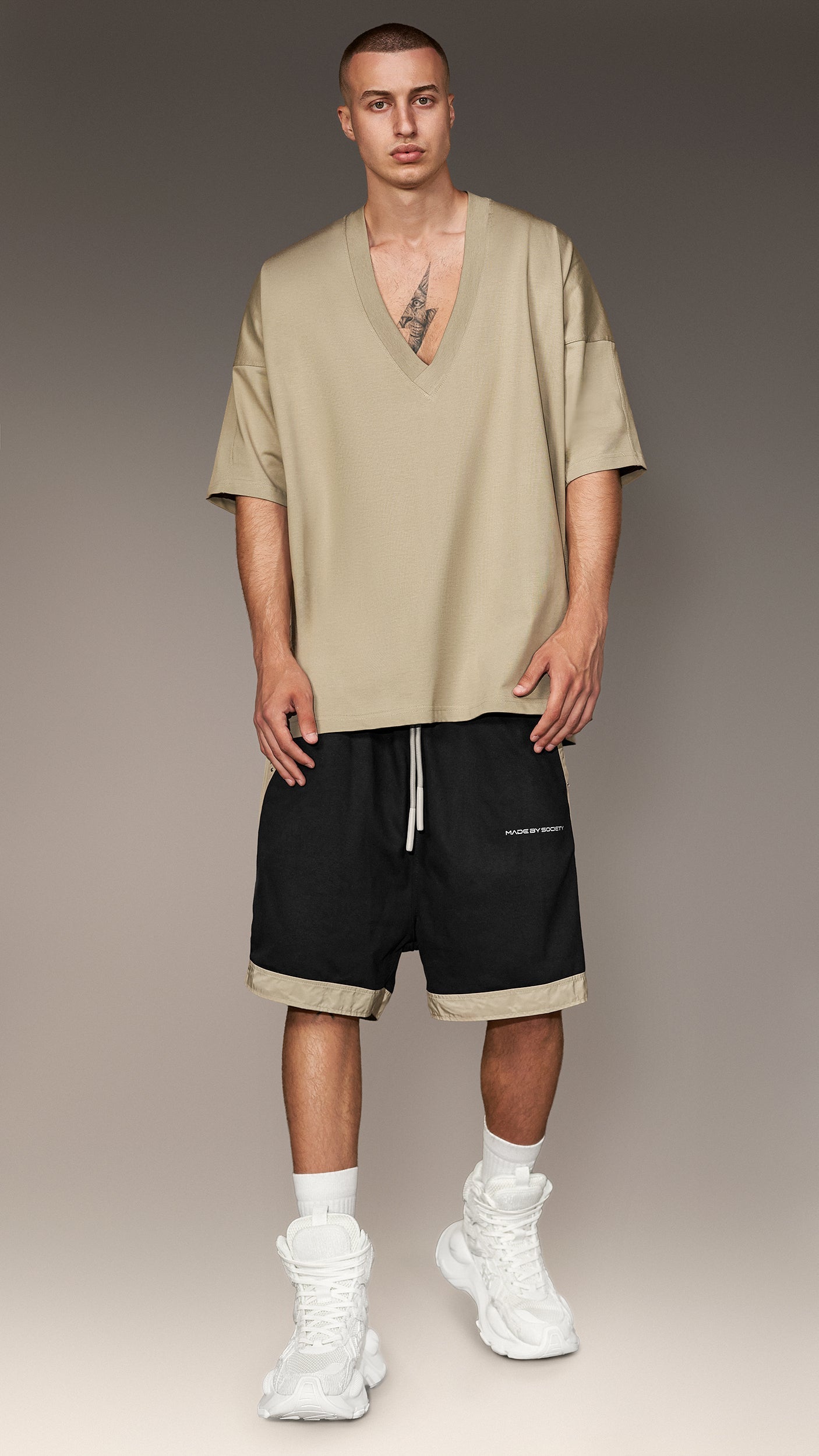 Deep V-neck T-shirt - T16624
