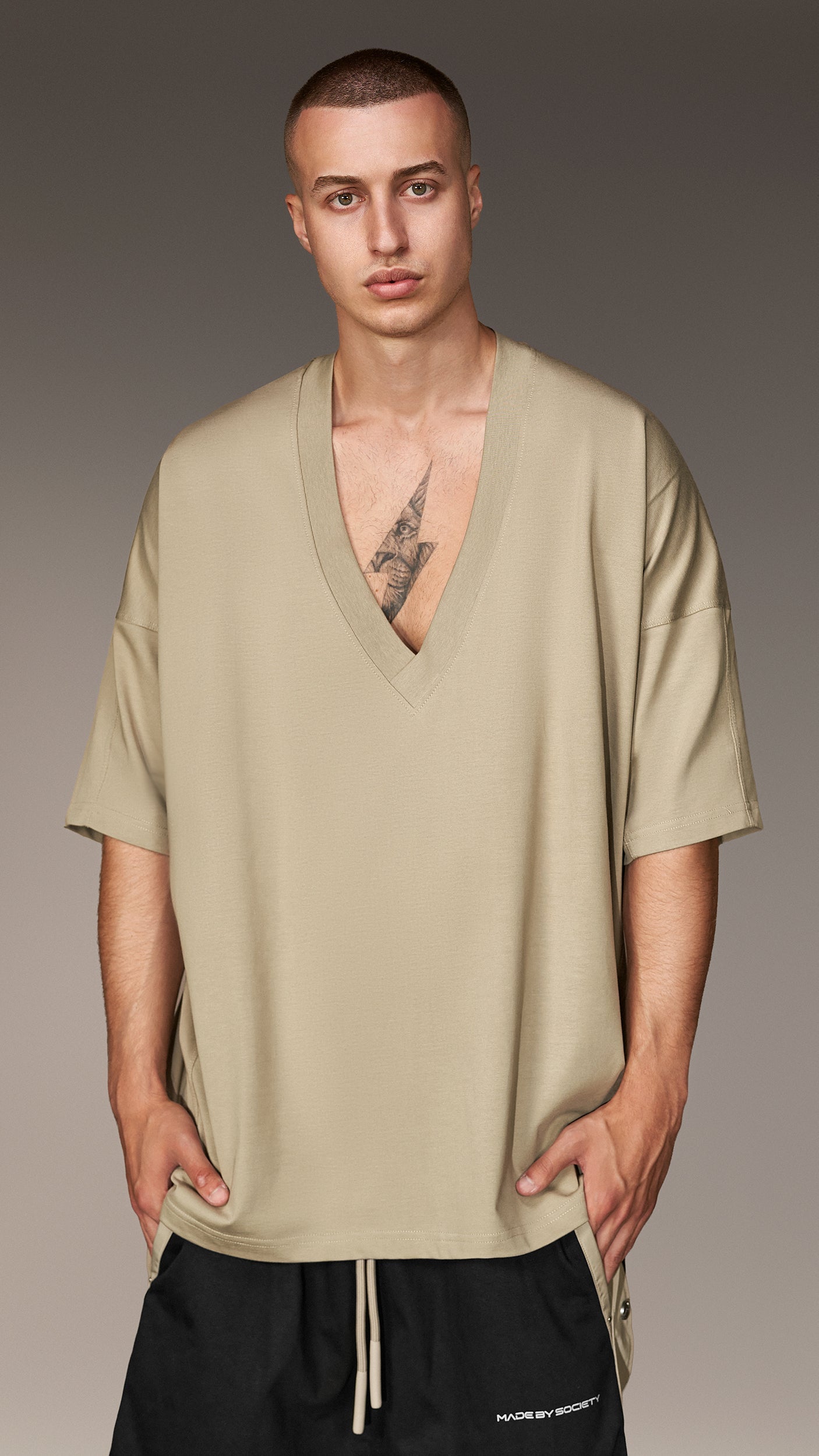 Deep V-neck T-shirt - T16624