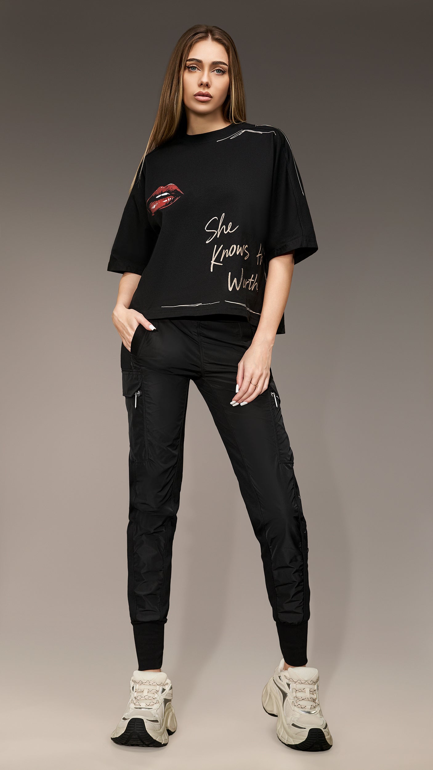 "She Knows Her Worth" T-Shirt - T26991