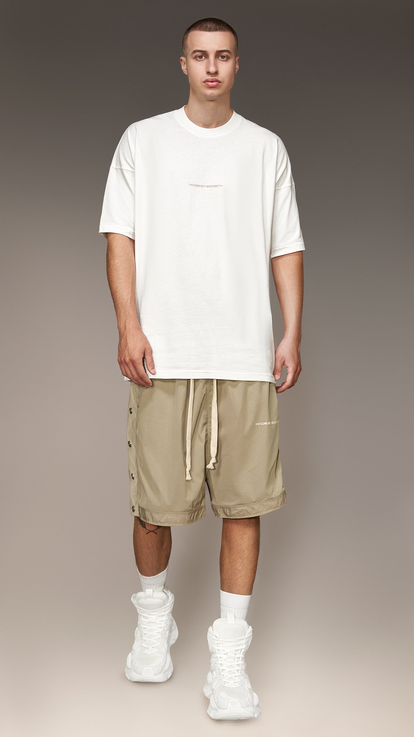 Studded Bermuda Shorts - B16610