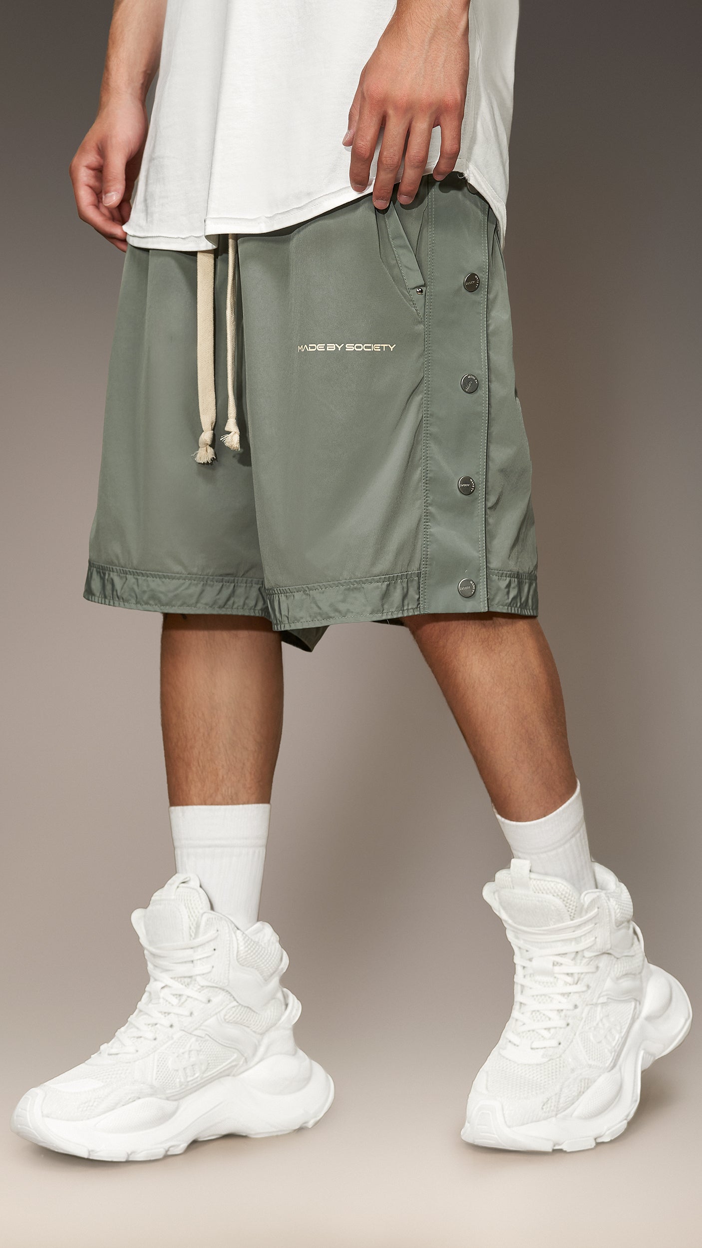 Studded Bermuda Shorts - B16622