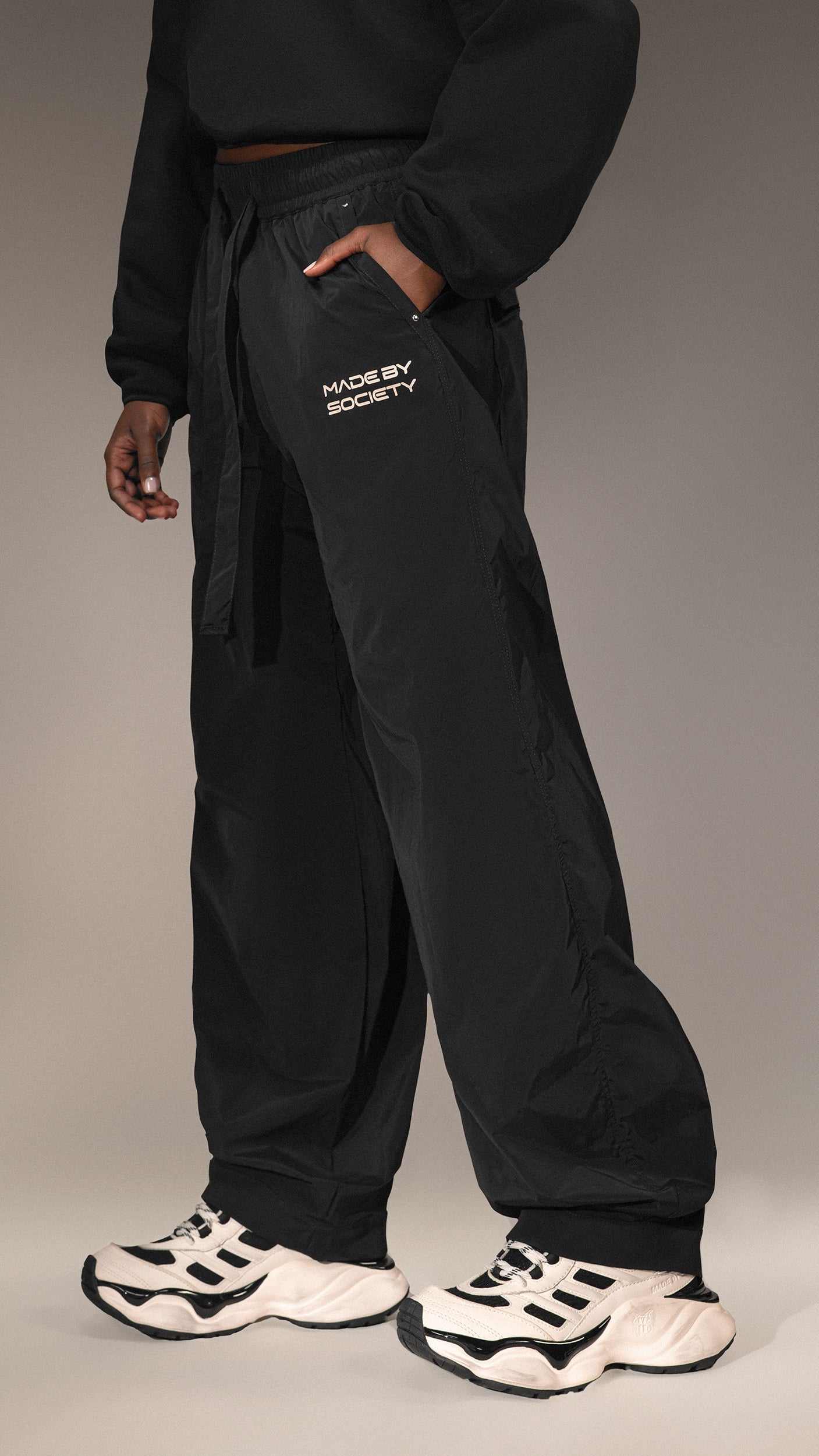 Pantaloni fas „Made By Society” – P25776