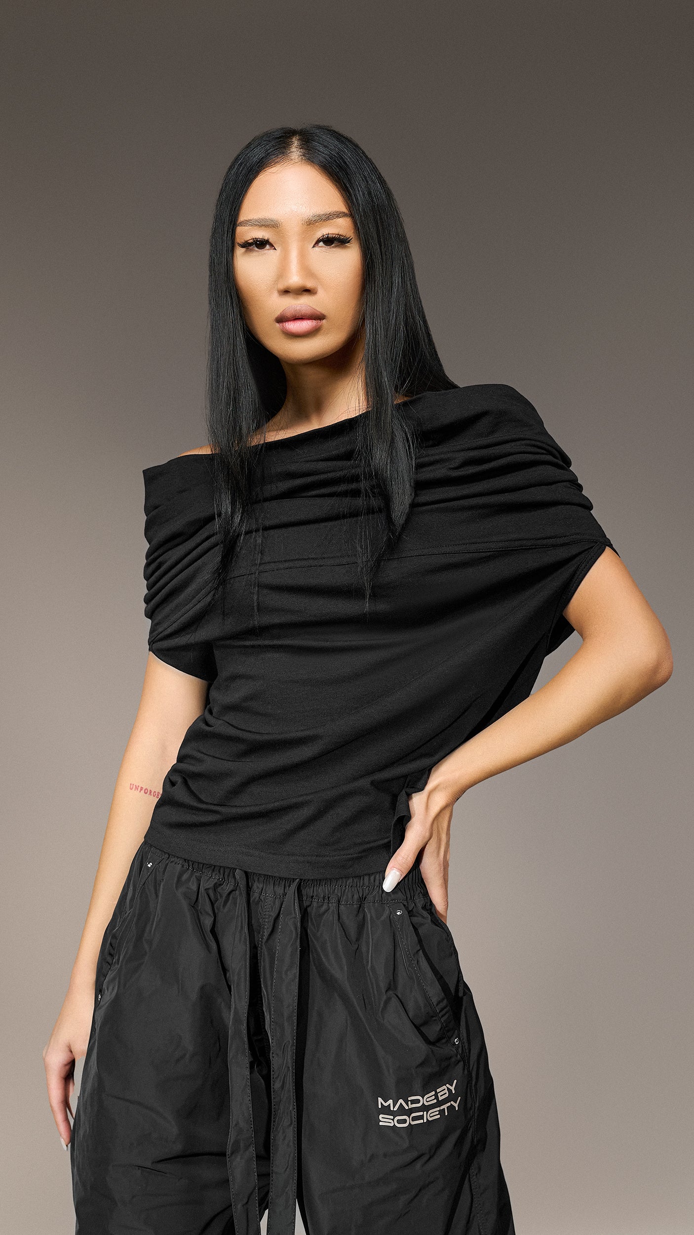 Off-Shoulder Black T-Shirt "Made By Society" - T25485