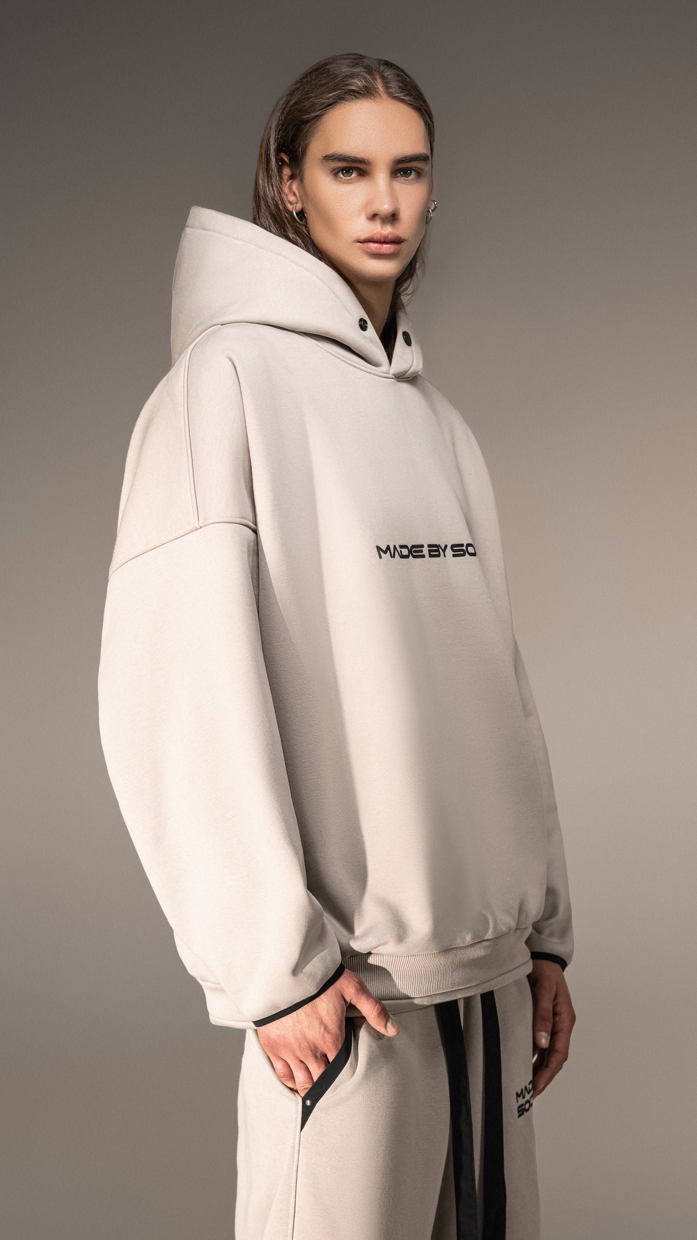 Hoodie "Made by Society" – Relaxed Style – H15753